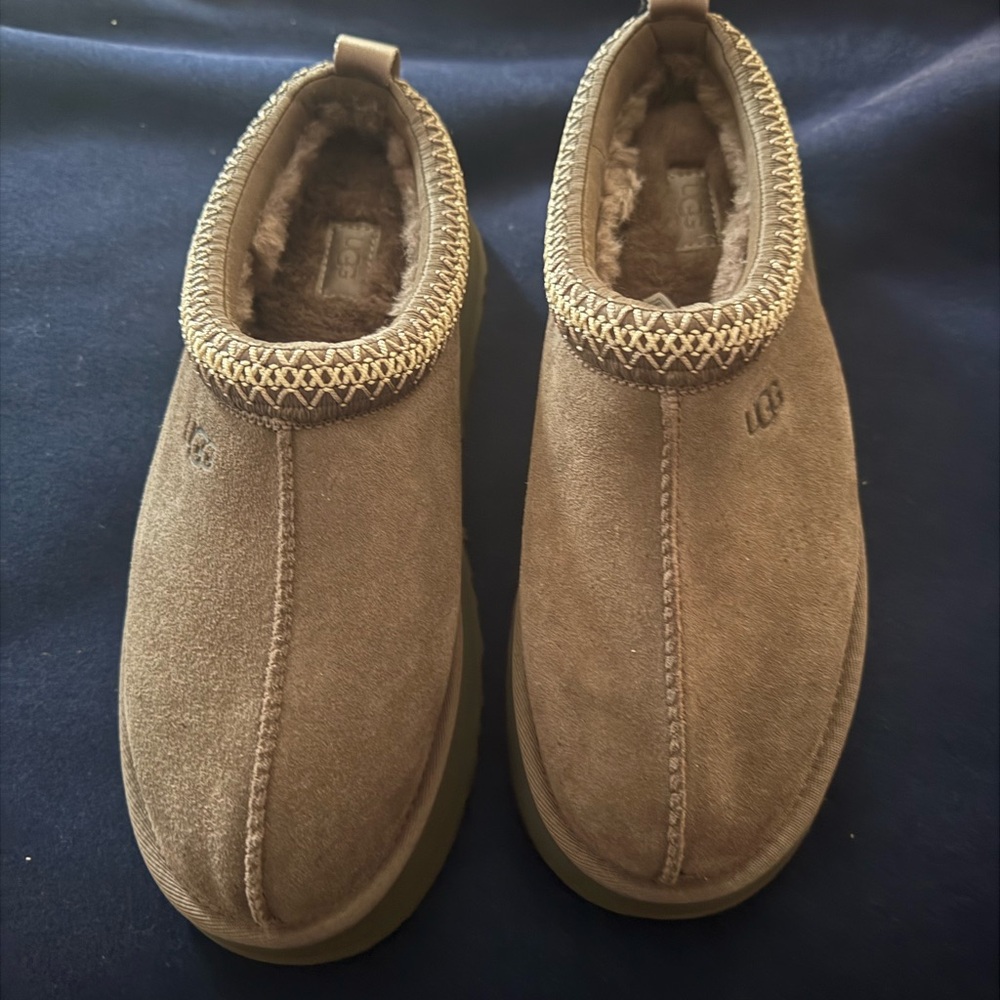Dark brown uggs